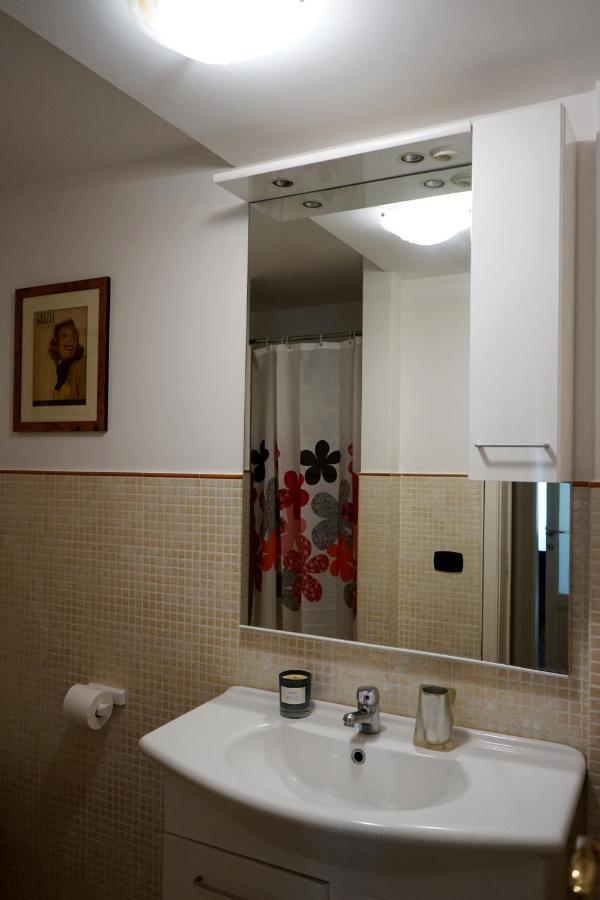 Appartamento Di Fronte Al Mare By Apulia Accommodation Bari Exterior photo